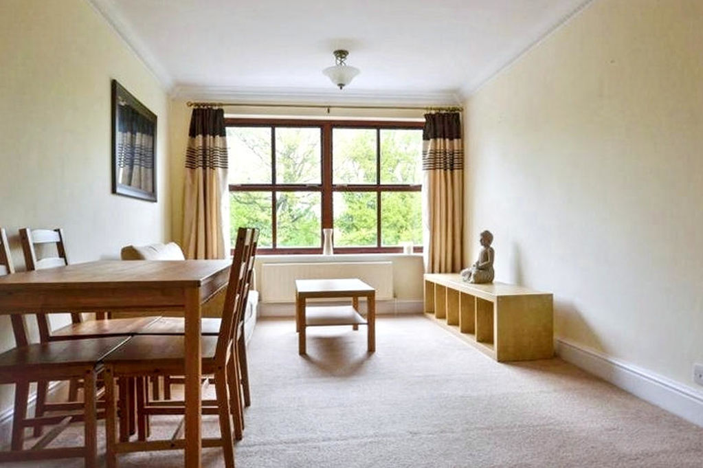 Living Room- click for photo gallery